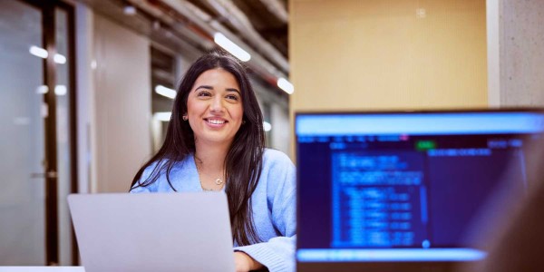 Hogeschool Utrecht | DID-online.nl vrouw achter laptop| DID-online.nl