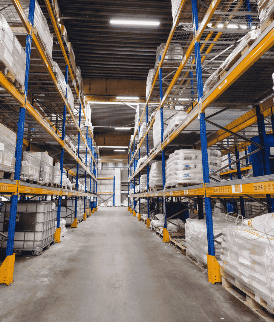 Oplossingen voor industriƫle reiniging magazijn met stellingen