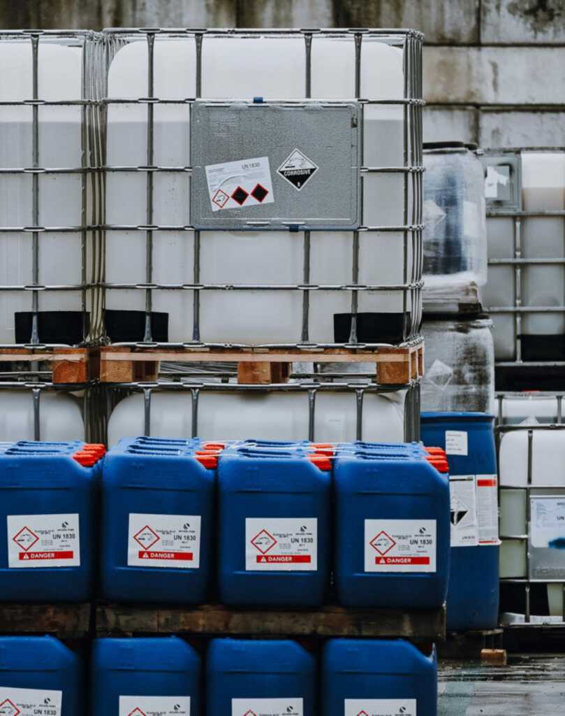 Afvalmanagement van Nedwaste verschillende verpakkingen met chemicalien