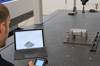 FixtureBuilder laptop met 3D modelleersoftware
