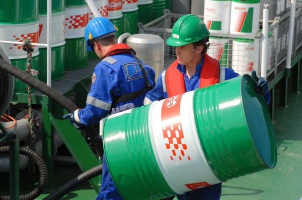 Zoekresultaten | DID-online.nl Man met ton Castrol| DID-online.nl